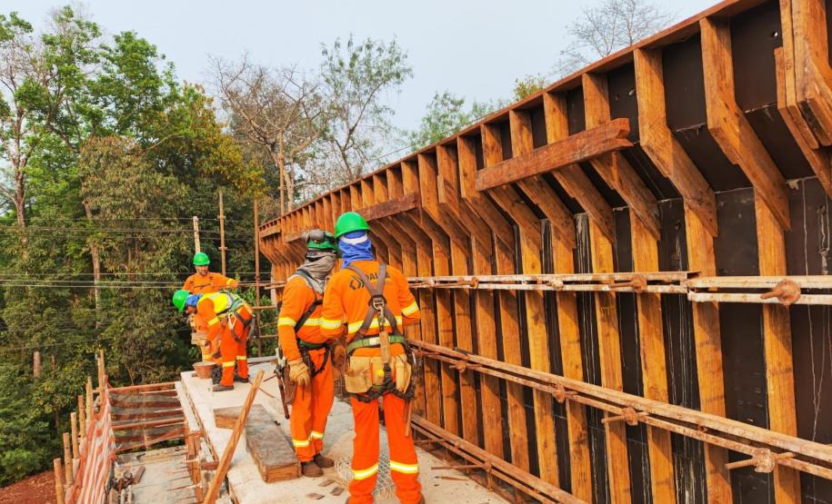 BR-469 obras do viaduto no km 3