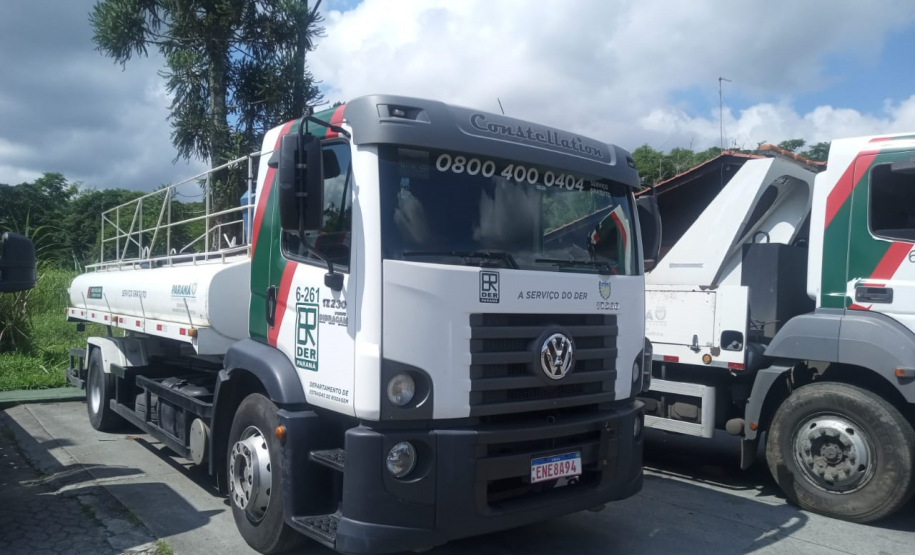 Veículos de operação de tráfego rodoviário do DER/PR