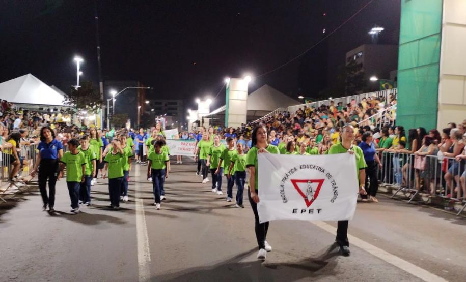 EPET de Cascavel no desfile de 7 de setembro do município