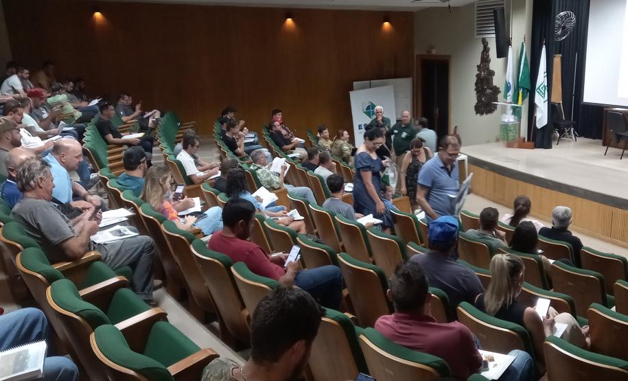 Leilão de sucatas do DER/PR