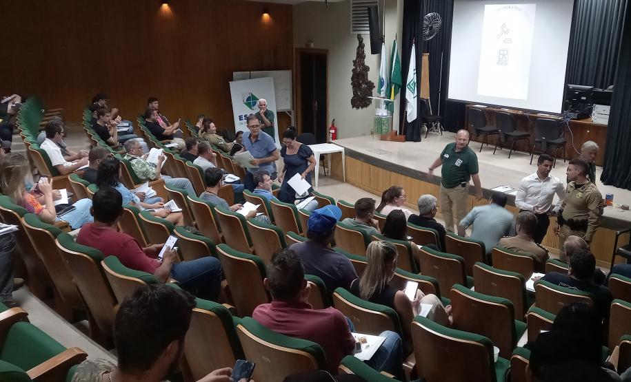 Leilão de sucatas do DER/PR