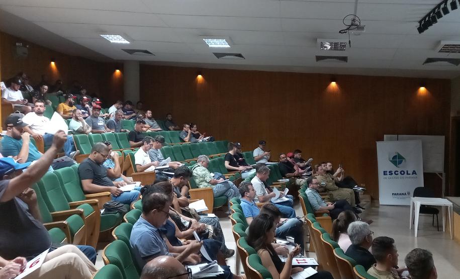 Leilão de sucatas do DER/PR