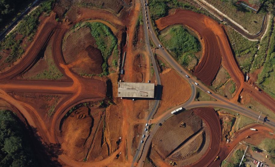 Viaduto no entroncamento da Perimetral Leste com a BR-469