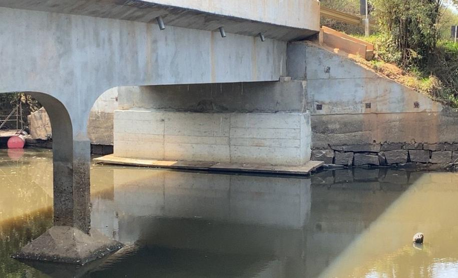 PR-090 ponte sobre o Rio Iapó em Castro