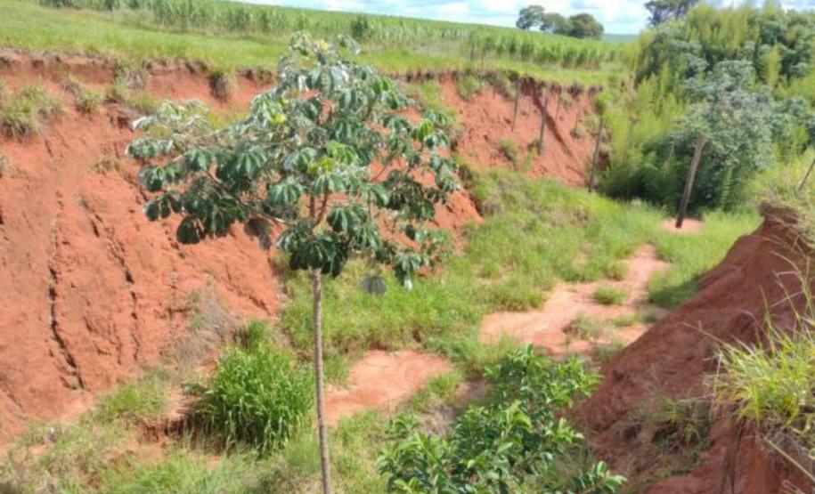 PR-323 Tapejara local de obra de combate a erosão