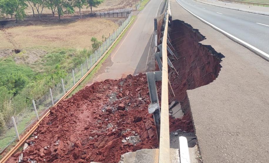 PR-445 - viaduto em Irerê danificado pelas chuvas