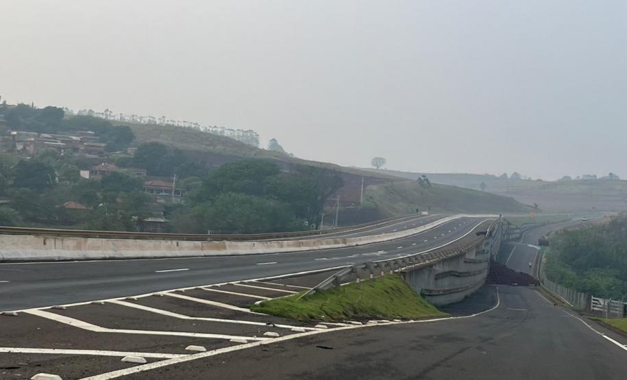 PR-445 - viaduto em Irerê danificado pelas chuvas
