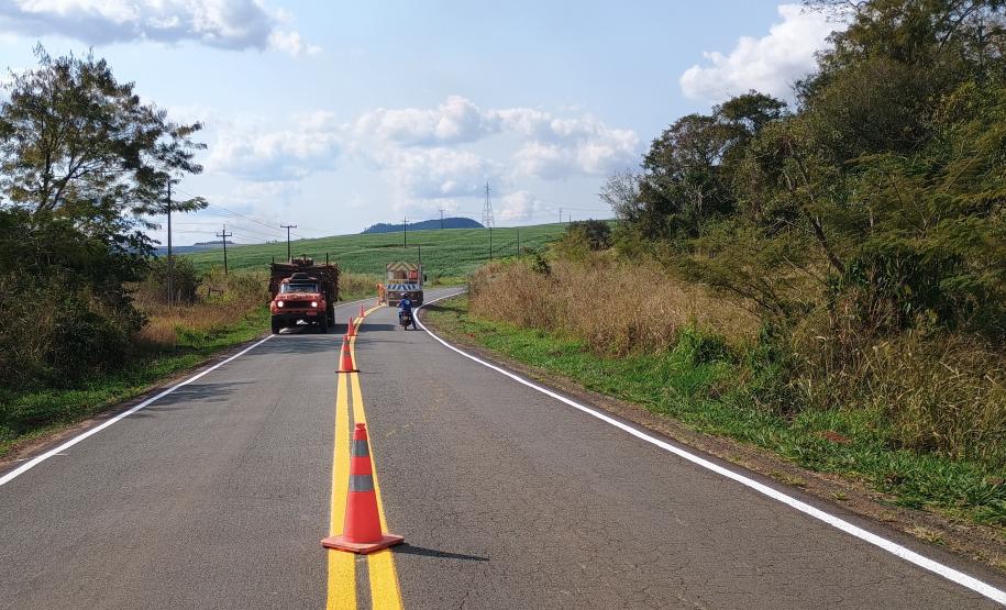 Reforço da sinalização viária e instalação de dispositivos de segurança na PRC-272 em Tomazina