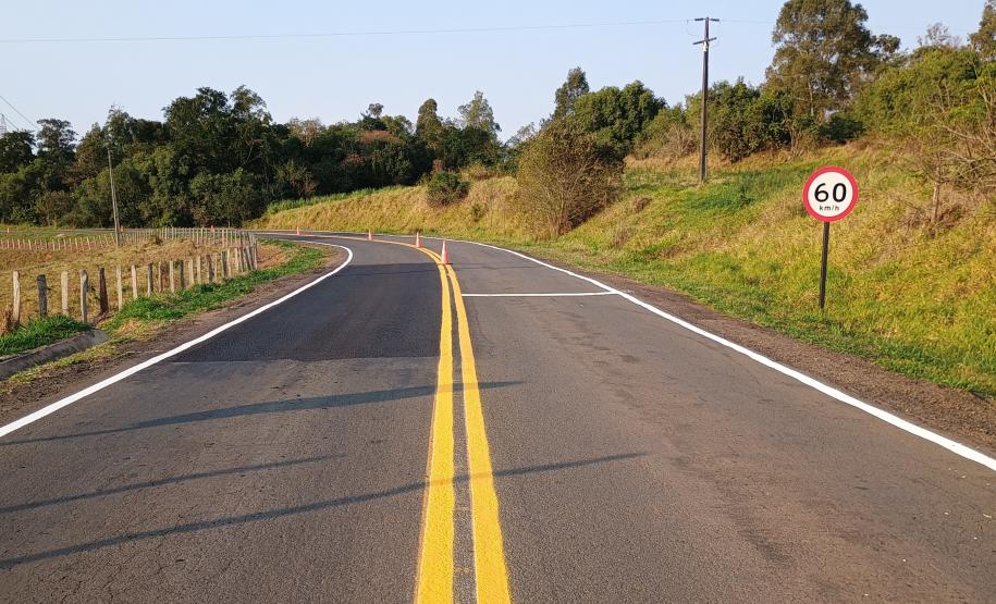 Reforço da sinalização viária e instalação de dispositivos de segurança na PRC-272 em Tomazina