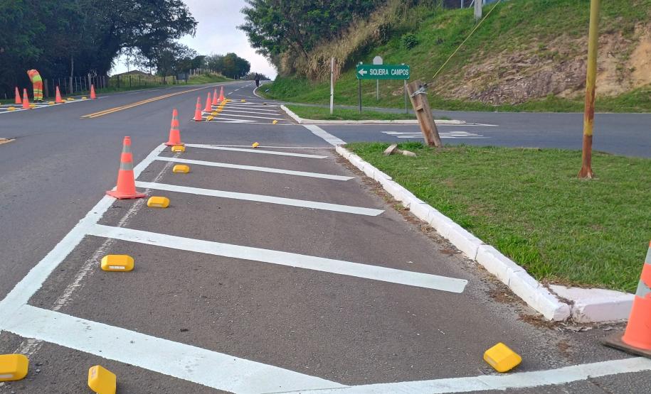Reforço da sinalização viária e instalação de dispositivos de segurança na PRC-272 em Tomazina