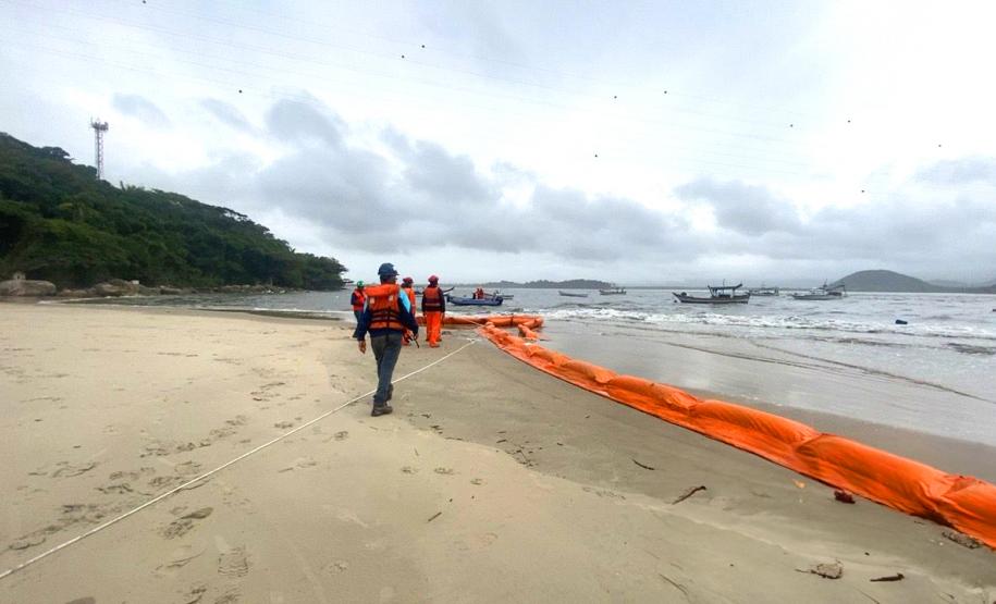 Treinamento para emergências ambientais marítimas na Ponte de Guaratuba
