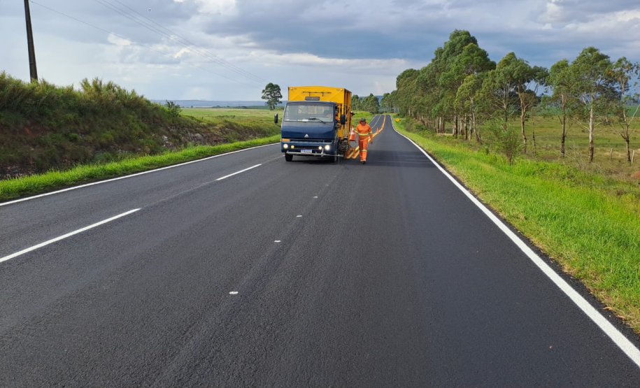 Rodovia estadual recebendo últimos serviços de conservação