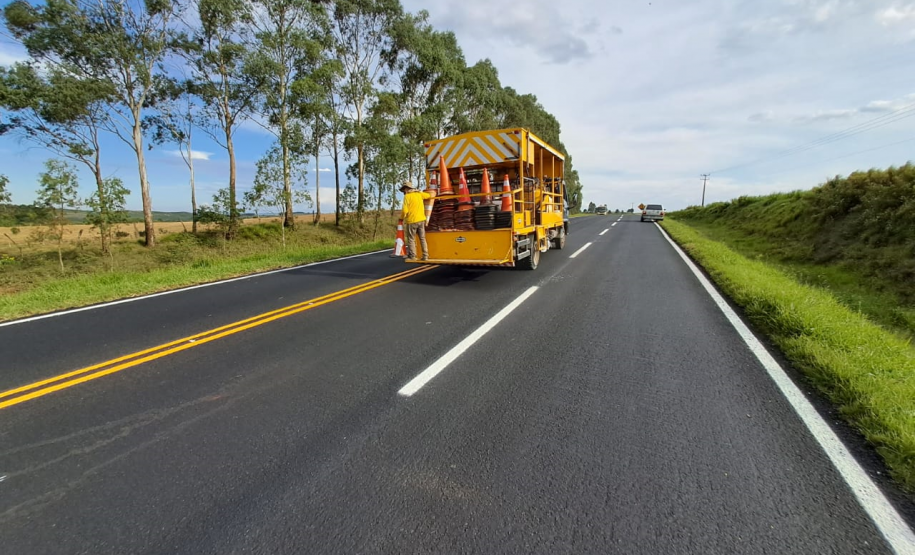 Rodovia estadual recebendo últimos serviços de conservação
