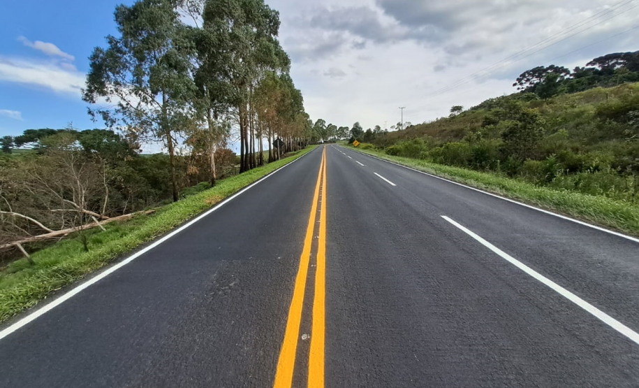Rodovia estadual recebendo últimos serviços de conservação