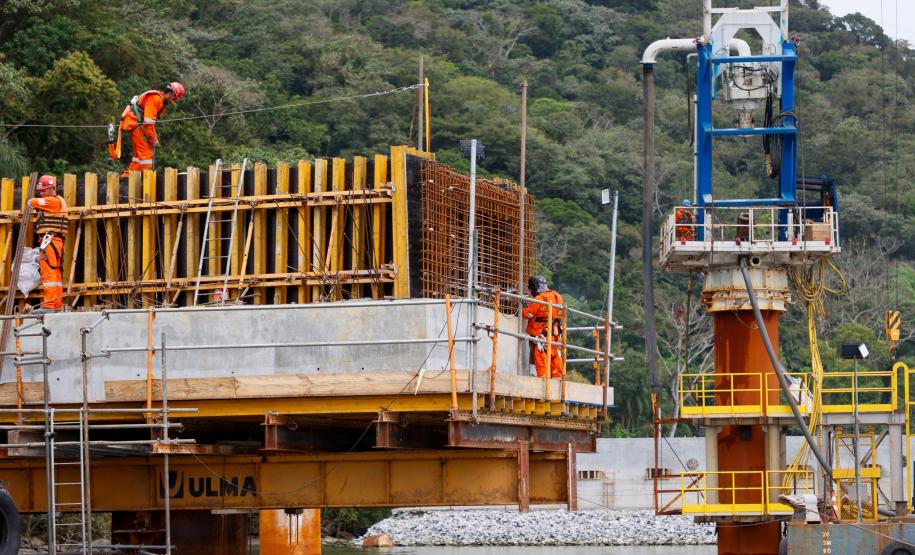 Obras da ponte de Guaratuba em outubro de 2024