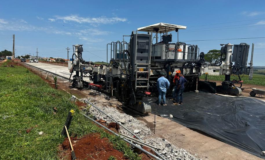 PR-180 em Quarto Centenário, início do novo pavimento de concreto