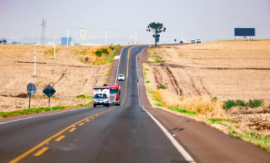PR-323 entre Sertanópolis e Sertaneja