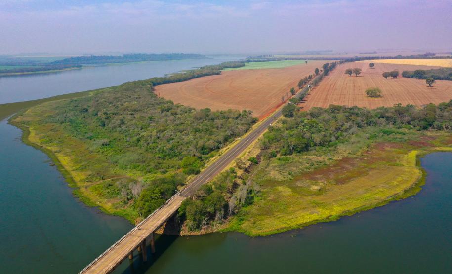 Ponte sobre o Rio Paranapanema em Sertaneja
