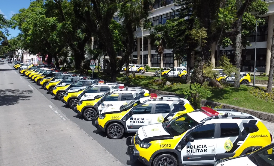 Entrega de viaturas e cães policiais para o BPRv