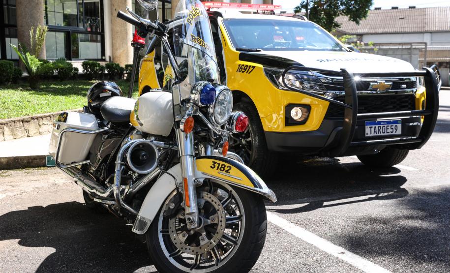 Entrega de viaturas e cães policiais para o BPRv