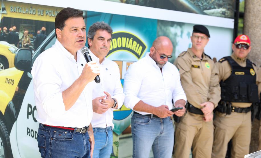 Entrega de viaturas e cães policiais para o BPRv