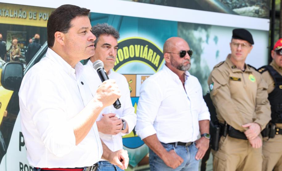 Entrega de viaturas e cães policiais para o BPRv