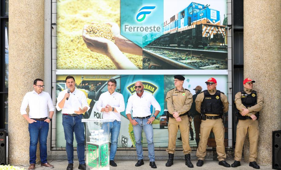 Entrega de viaturas e cães policiais para o BPRv