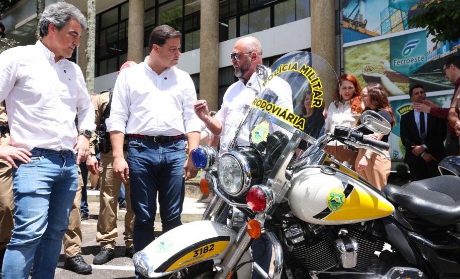 Entrega de viaturas e cães policiais para o BPRv