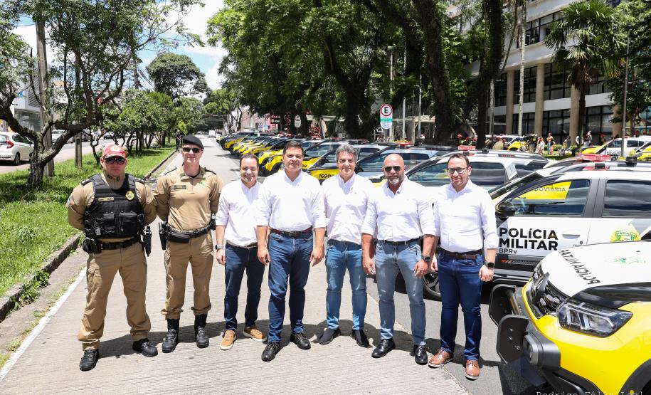 Entrega de viaturas e cães policiais para o BPRv