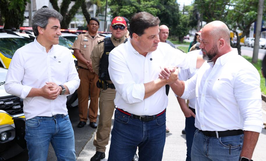 Entrega de viaturas e cães policiais para o BPRv