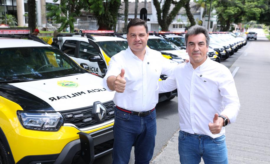 Entrega de viaturas e cães policiais para o BPRv