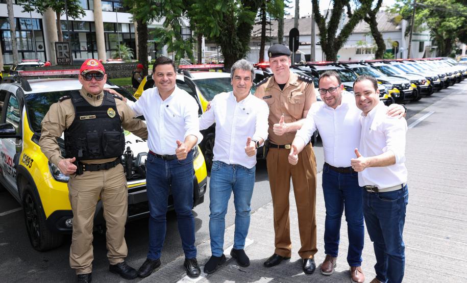 Entrega de viaturas e cães policiais para o BPRv