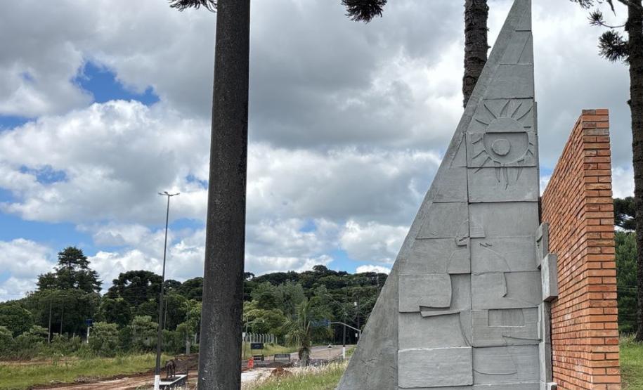 Monumento restaurado de Poty Lazzarotto na PRC-280 em Palmas