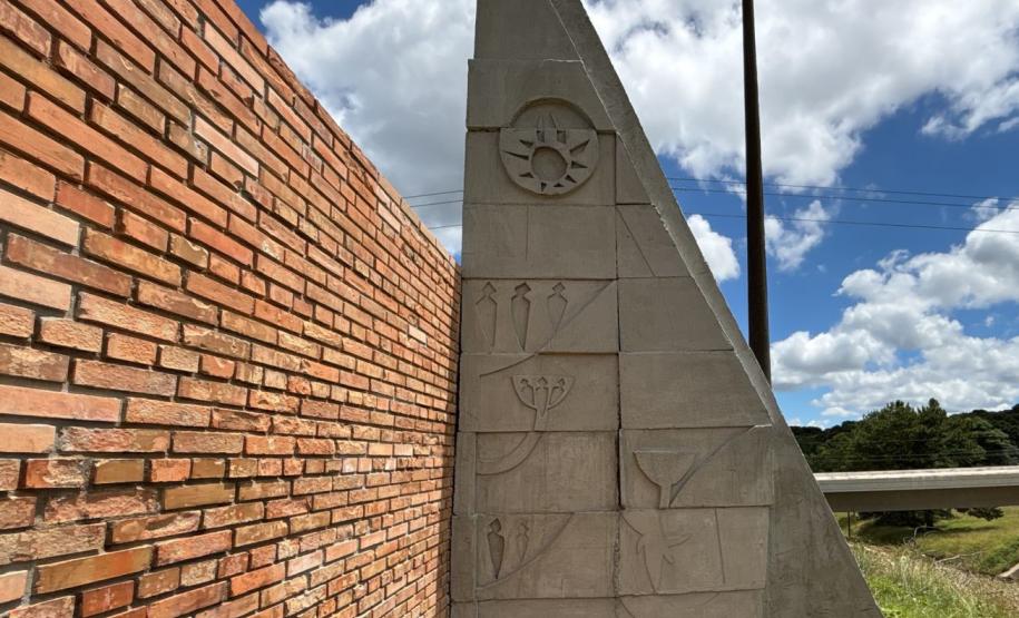 Monumento restaurado de Poty Lazzarotto na PRC-280 em Palmas