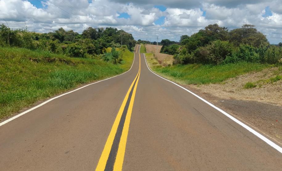 PR-364 entre Palmital e Laranjal com nova sinalização horizontal