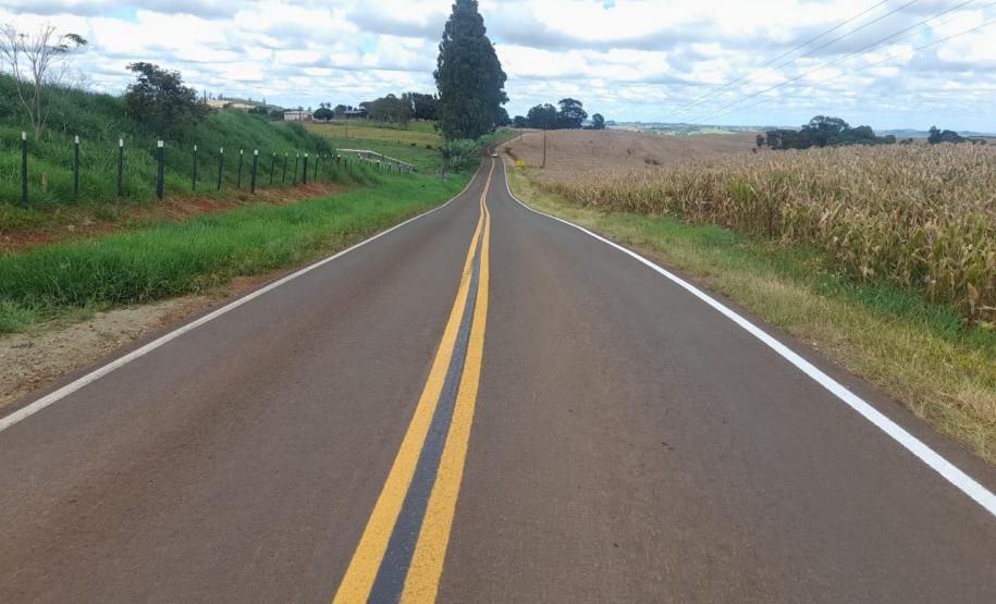 PR-364 entre Palmital e Laranjal com nova sinalização horizontal