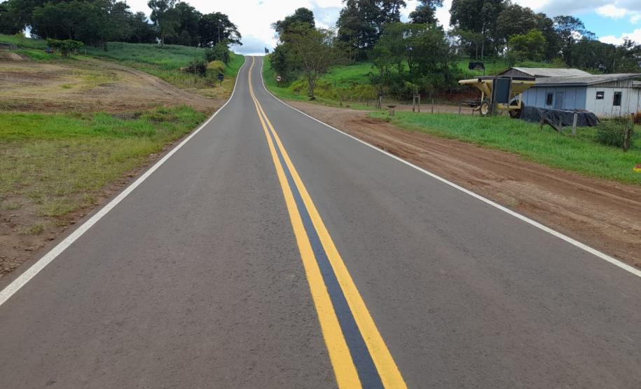 PR-364 entre Palmital e Laranjal com nova sinalização horizontal