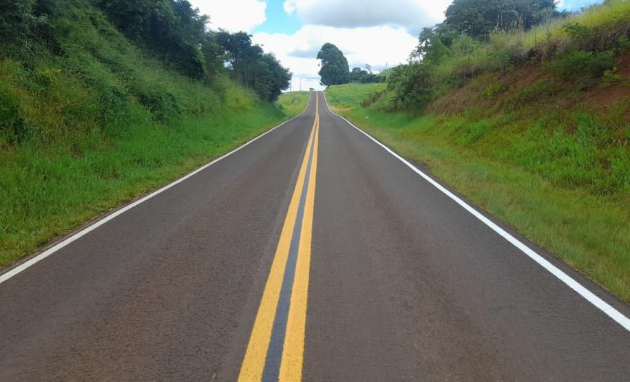 PR-364 entre Palmital e Laranjal com nova sinalização horizontal