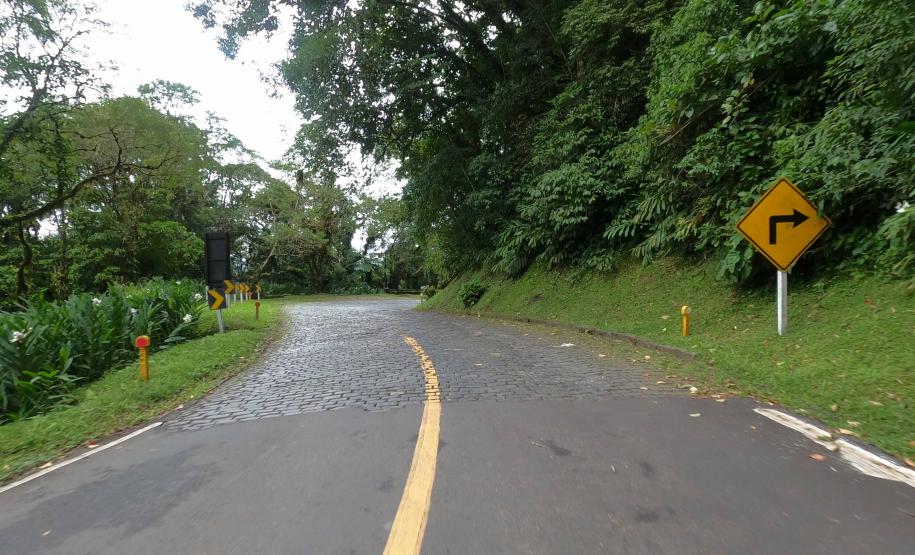 Estrada da Graciosa - trecho de pavimento poliédrico