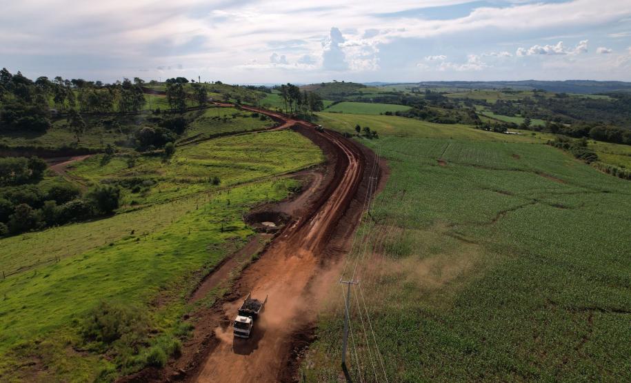 Obra de pavimentação da estrada entre Ramilândia e Santa Helena
