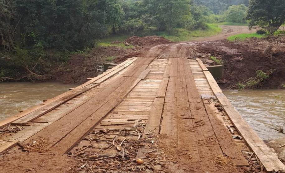 Ponte provisória sobre o Rio Jarcatiá
