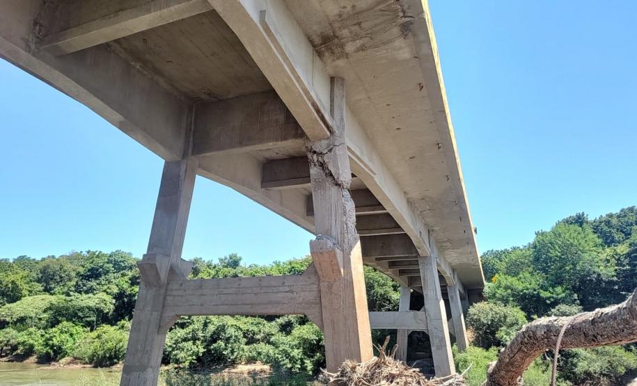 PR-317 retirada de balsa naufragada junto a ponte sobre o Rio Ivaí