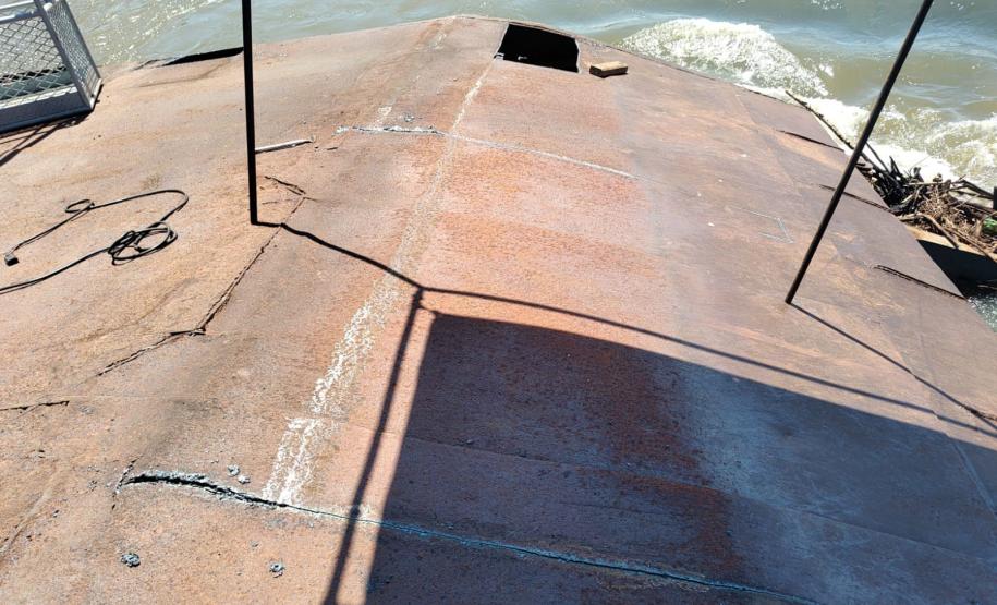 PR-317 retirada de balsa naufragada junto a ponte sobre o Rio Ivaí