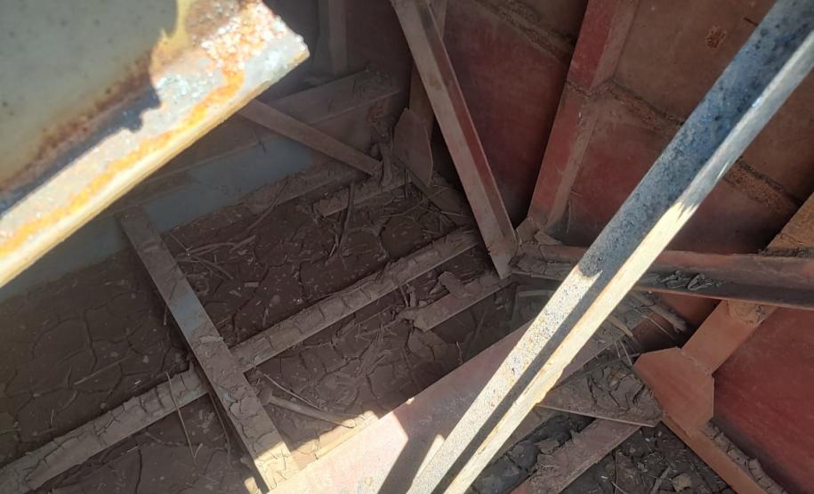 PR-317 retirada de balsa naufragada junto a ponte sobre o Rio Ivaí