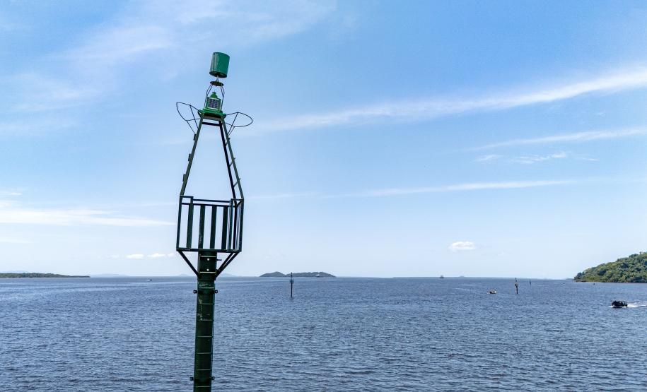 Sinalização náutica no litoral paranaense