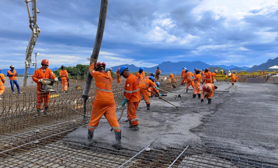 Concretagem do 2º vão do trecho pré-moldado