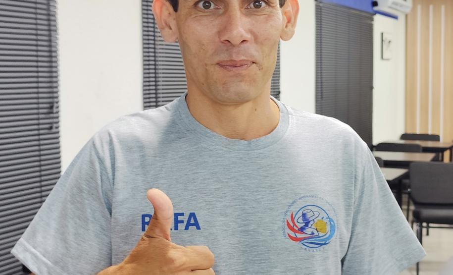 Lúcio Rafael, presidente da Associação dos Vendedores Ambulantes da Travessia de Guaratuba (AVATG)