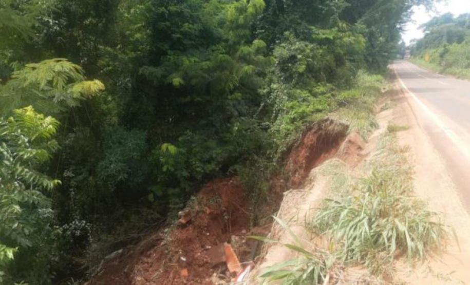 PR-082 em Cianorte, trecho com erosão