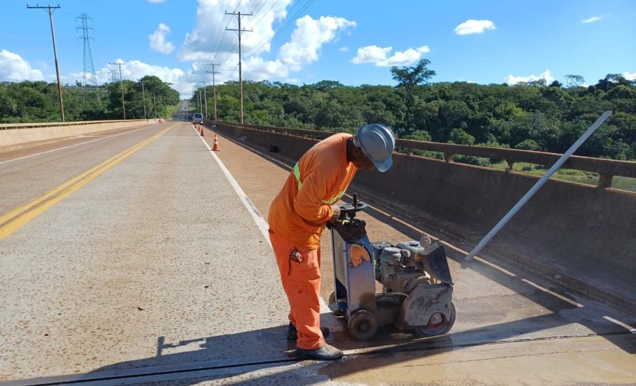 PR-182 serviços na ponte sobre o Rio Paranapanema