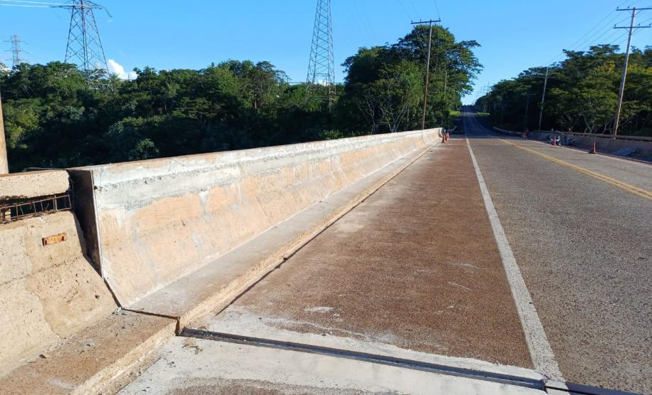 PR-182 serviços na ponte sobre o Rio Paranapanema